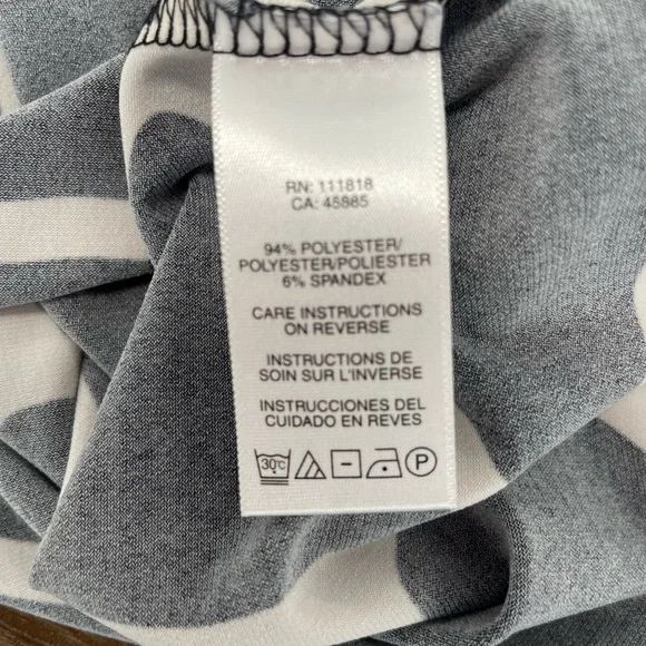 Women’s Michael Kors Black and White Giraffe Print Halter Neckline Top size XL - Picture 7 of 7